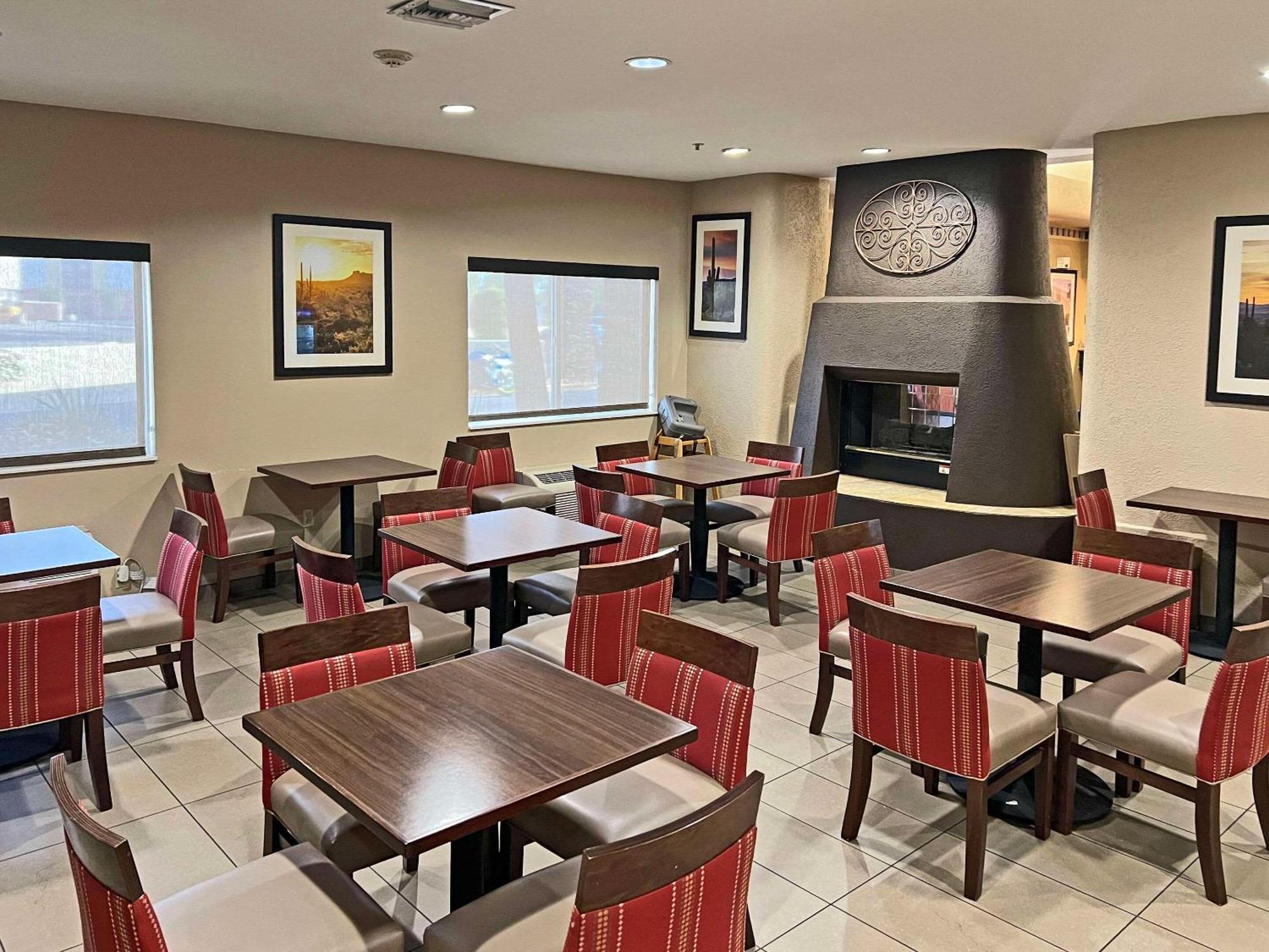 Comfort Suites Peoria Sports Complex Exteriér fotografie